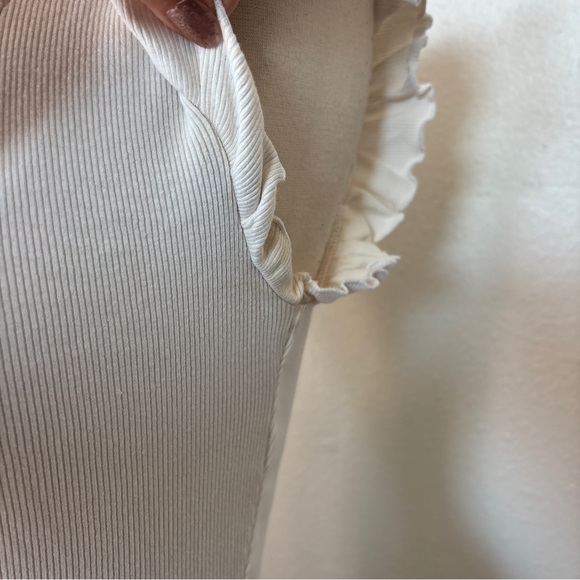 Zara Solid White Ruffle Sleeve Ruched & Ribbed Crop Top - Picture 5 of 6